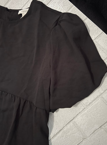 Curvaceous Black Ballon Sleeve Dress